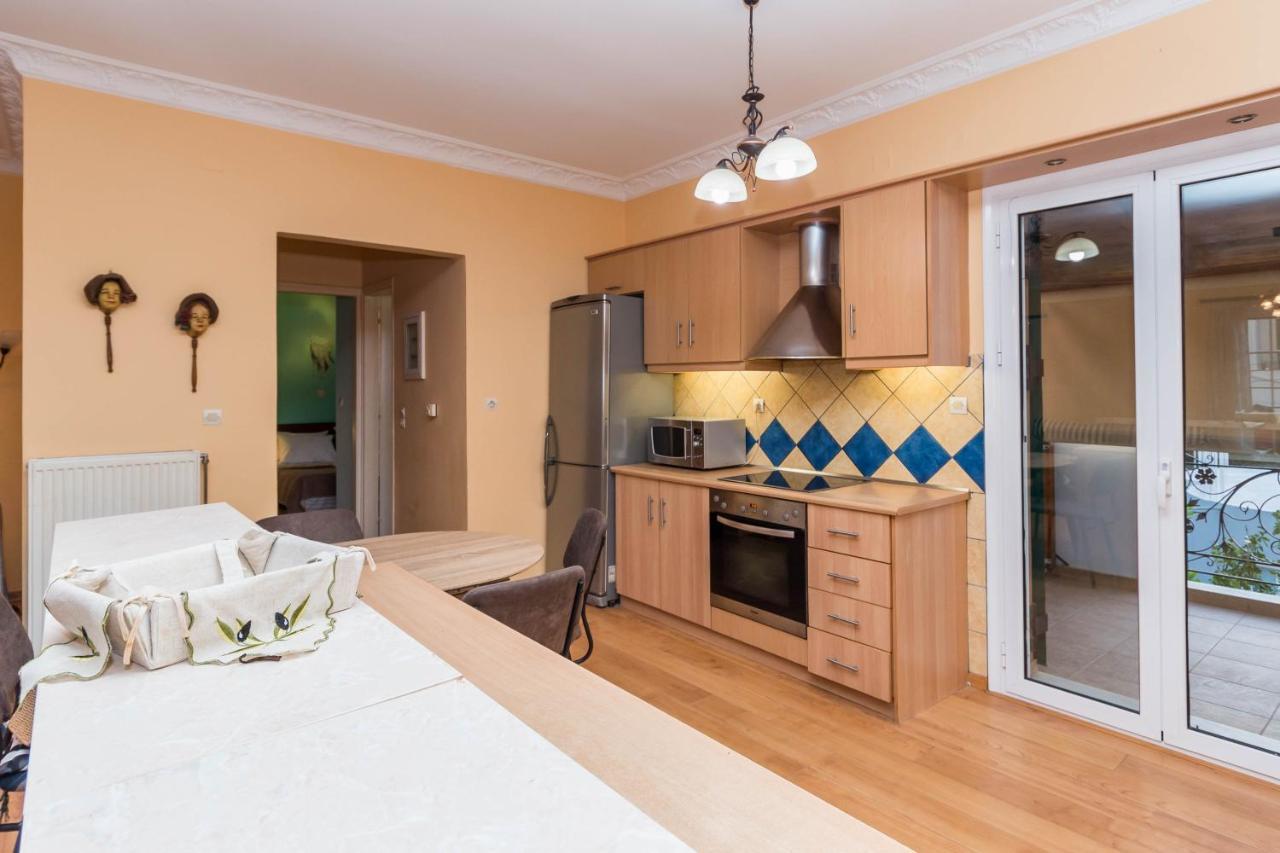Aiolia North Apartment *