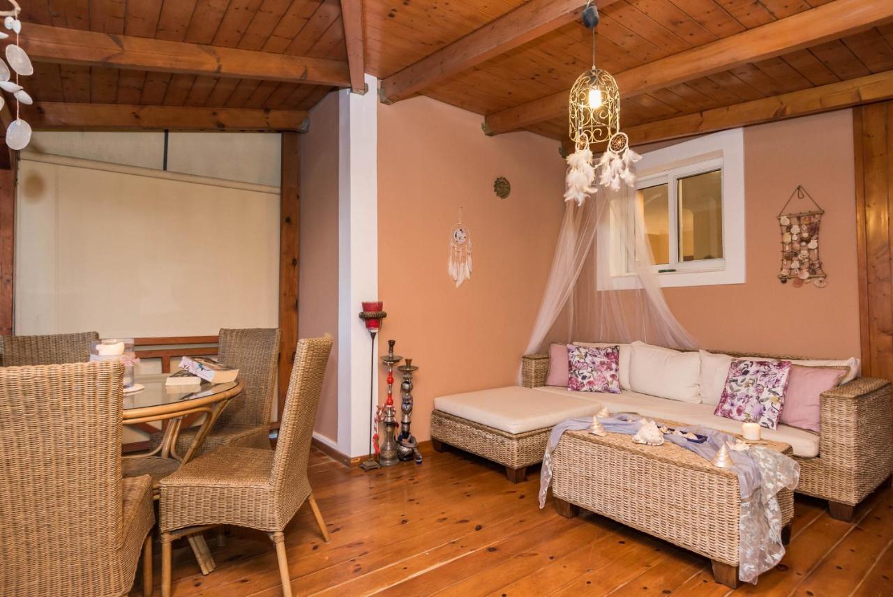 Aiolia North Apartment